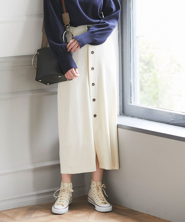 フロントボタンタイトスカート