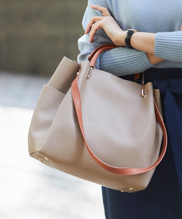 Web先行 3パーテーションフェイクレザートートバッグ Sale品につき返品 交換 注文確定後の変更キャンセル不可