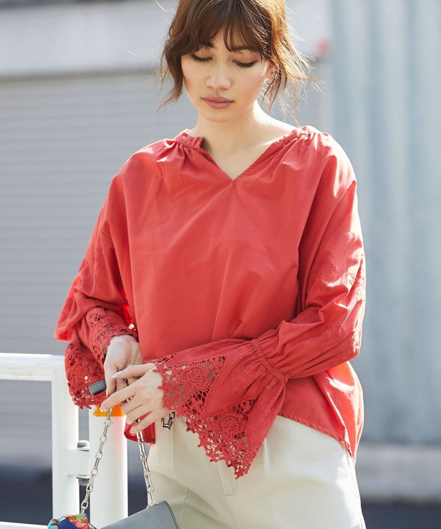 紫葡萄の刺繍ブラウス