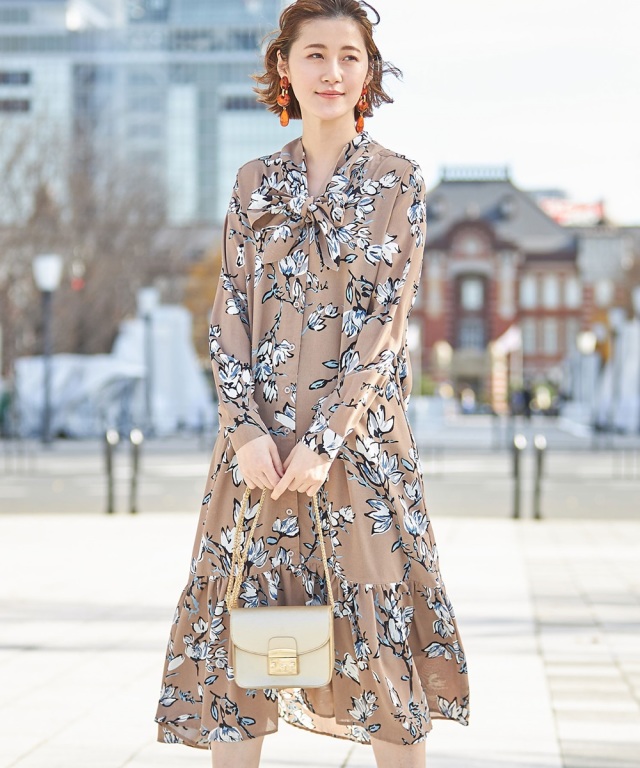 レトロフラワーティアードボウタイワンピース