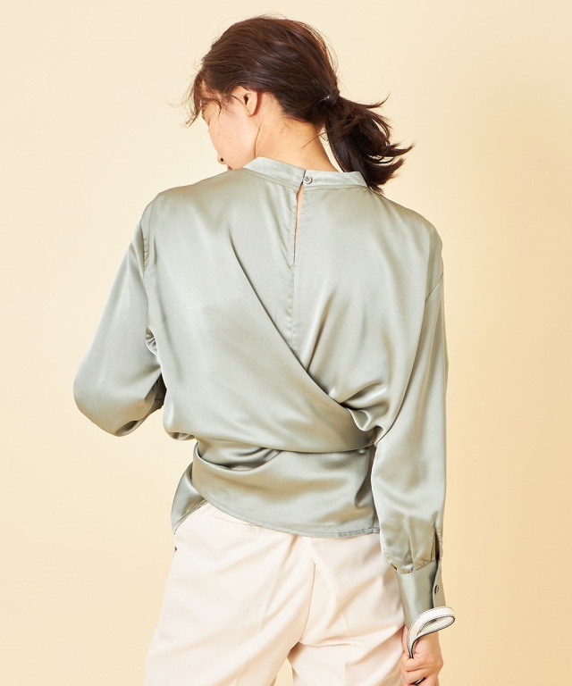 ブラウジングサテンブラウス