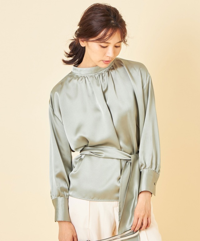 ブラウジングサテンブラウス