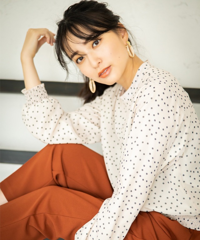 岩間恵さん着用 ドットシフォン長袖ブラウス