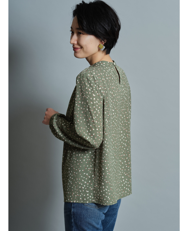 変形ドットプリントブラウス