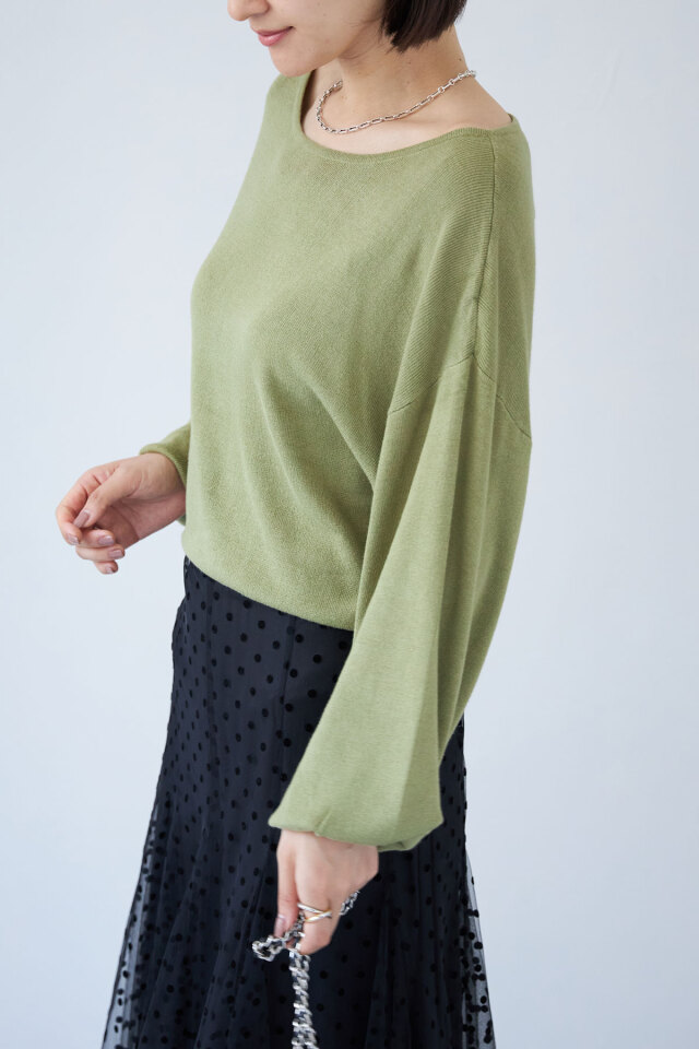 ノンスリープクッション h&o レイリーヒュッゲ　BUSH de BRUNT しーちゃんコラボ》ボートネックボリュームスリーブニット