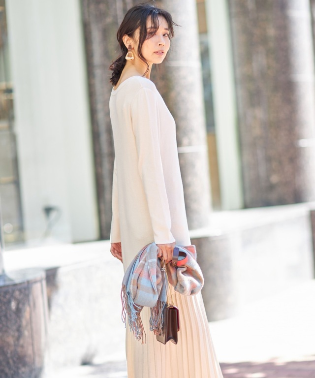 プリーツ切り替えニットワンピース