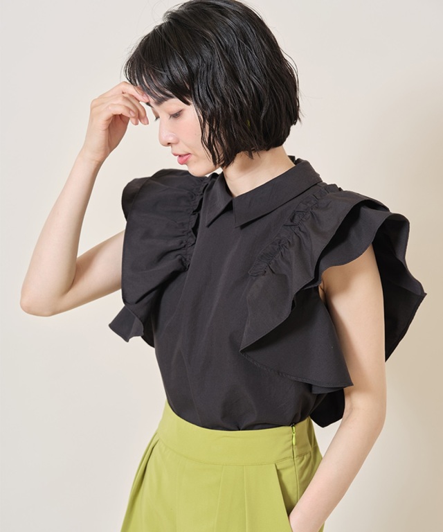 定価4.2万円【極美品】BLENHEIM ラッフルフリルジレ 黒 エムプルミエ BHスタッフコーデ / ラッフルフリルジレでつくる、華やか×モードな