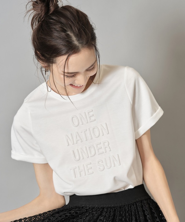 アルページュストーリー　人気　完売　エンボスロゴT 試着のみ 小林有里さん着用】エンボスロゴTシャツ