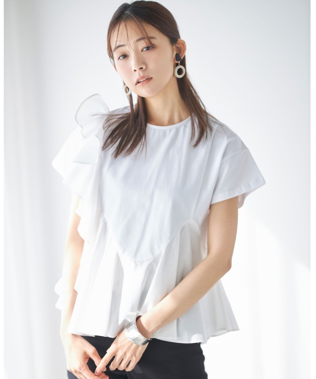 【再入荷】 成瀬愛里さん着用】ショルダーフリルペプラムトップス トップス