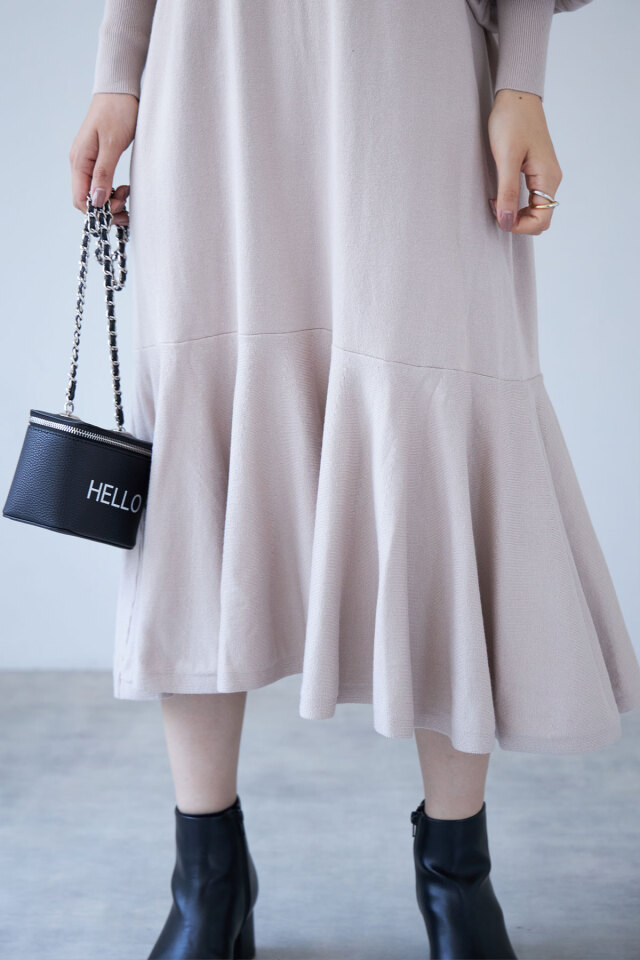 パフスリーブニットワンピース