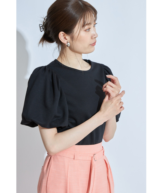 Summer sale CLOCHE（クロッシェ） ボリュームスリーブTシャツ お袖ぽってり きれいめTシャツ サイドスリット CLOCHE（クロシェ）の「cloche 袖スリットロゴT（Tシャツ