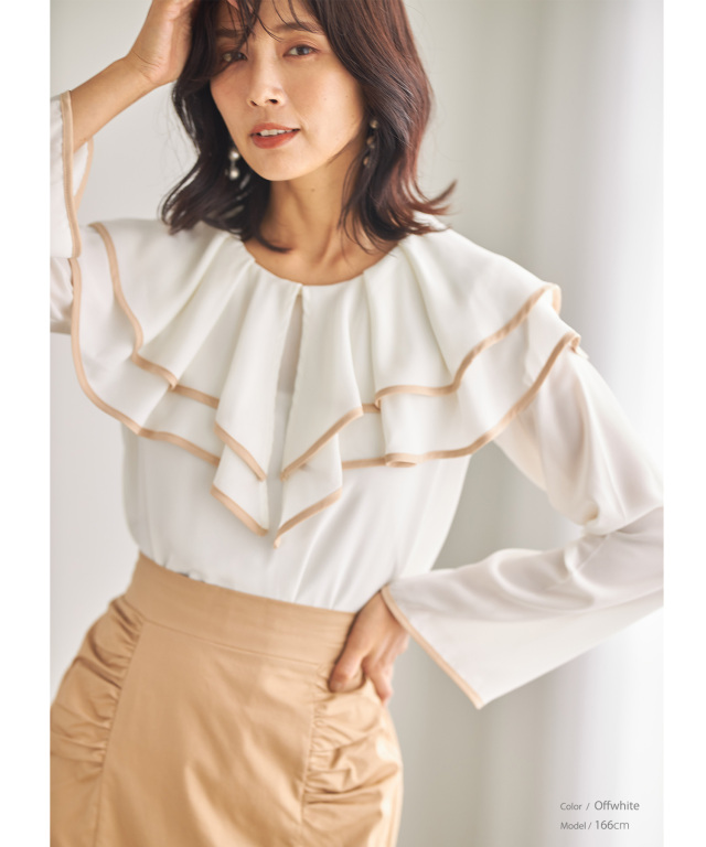 配色パイピングラッフルブラウス