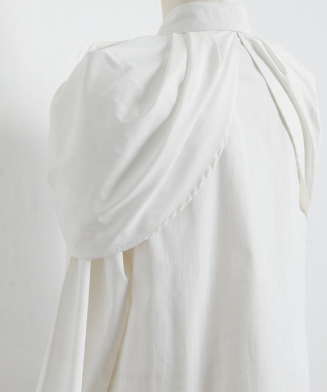 タックケープブラウス