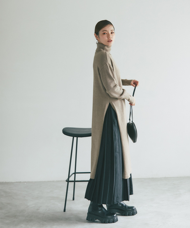 スペッチオ／定価1.6万円 スリット入りロングワンピース タートルネックブラック タートルネックロングワンピース(ブラック) | レディースファッション
