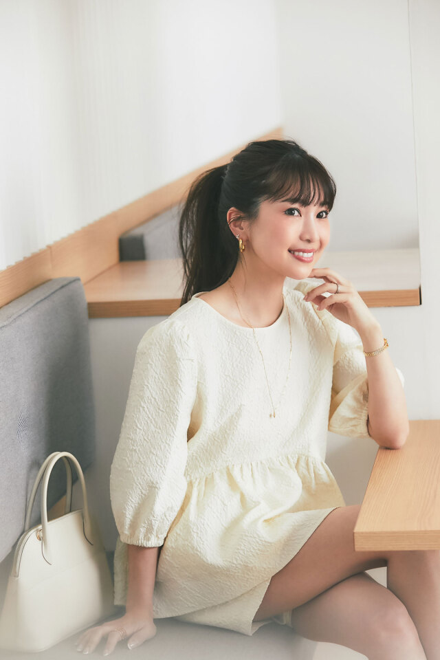 マシェリコラボ》エンボスペプラムブラウス