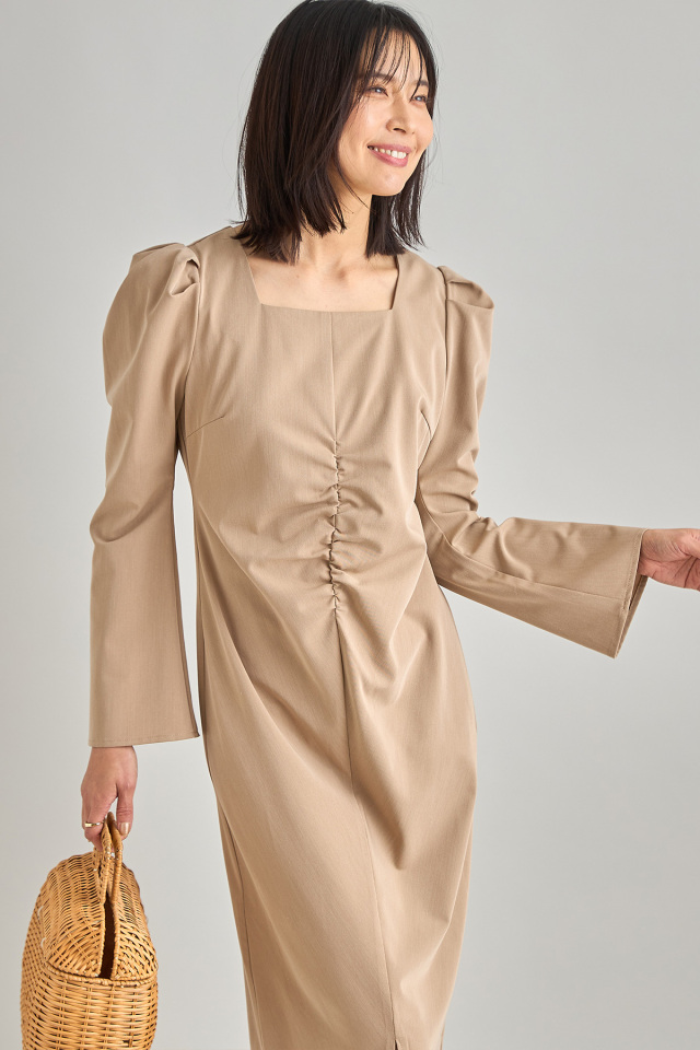 Ayaさん着用】スクエアネックギャザーワンピース