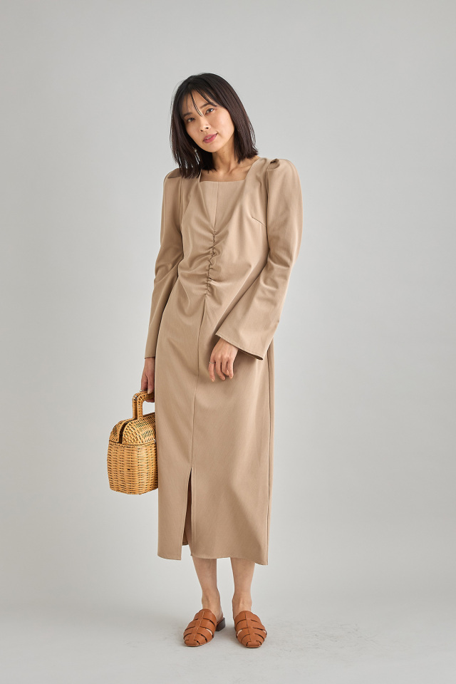 Ayaさん着用】スクエアネックギャザーワンピース