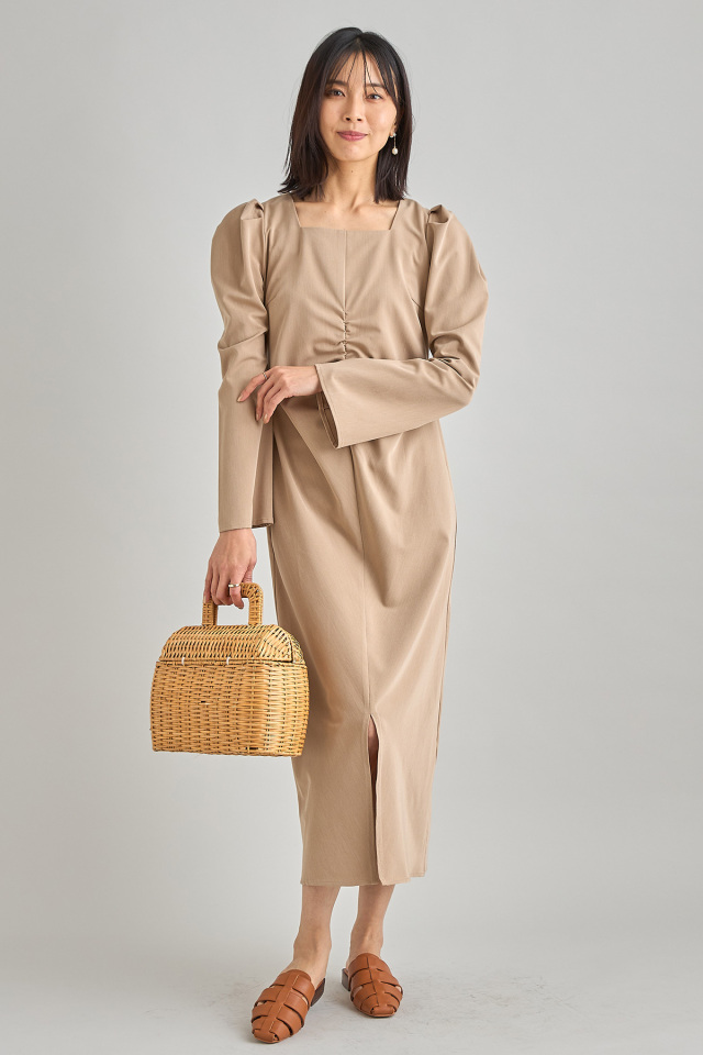 Ayaさん着用】スクエアネックギャザーワンピース