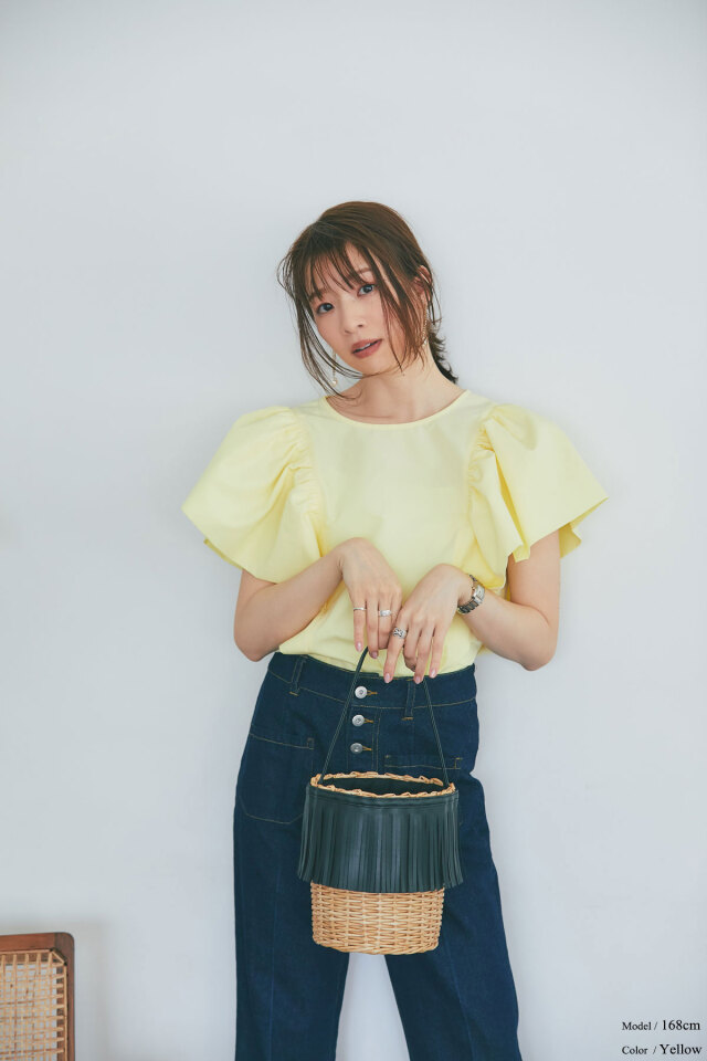石井亜美さんコラボ】フリルショルダーブラウス