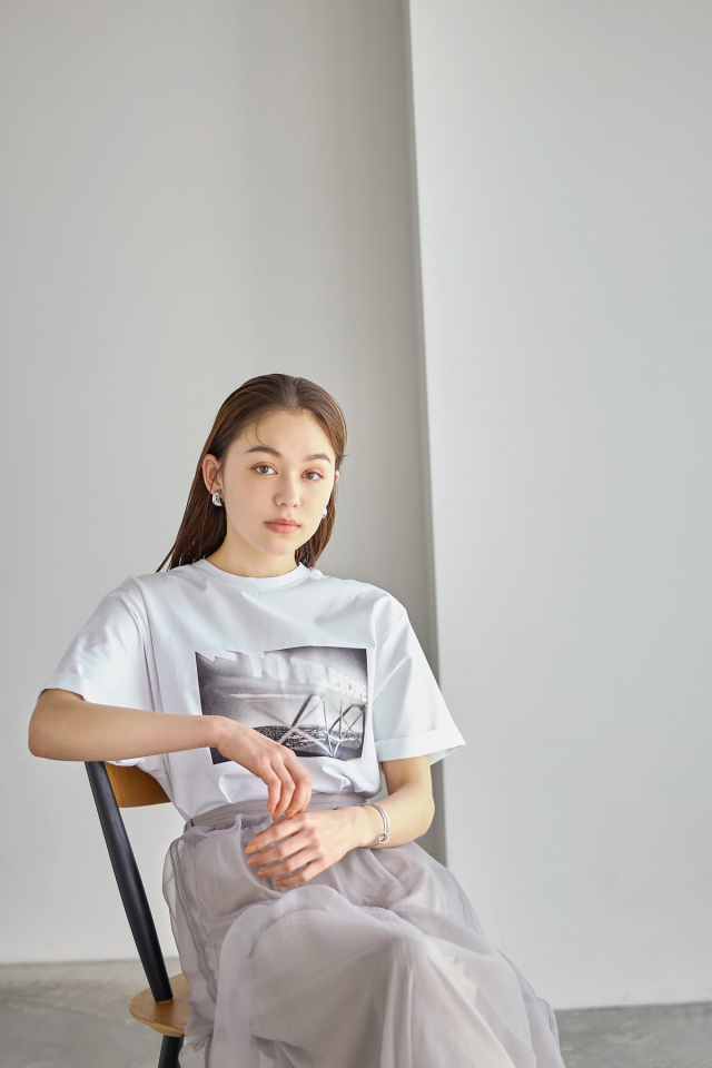 【美品】ビアズリー　　Tシャツ バックプリントスカーフ柄　白 PINKY&DIANNE - スカーフプリントブラウス（ホワイト