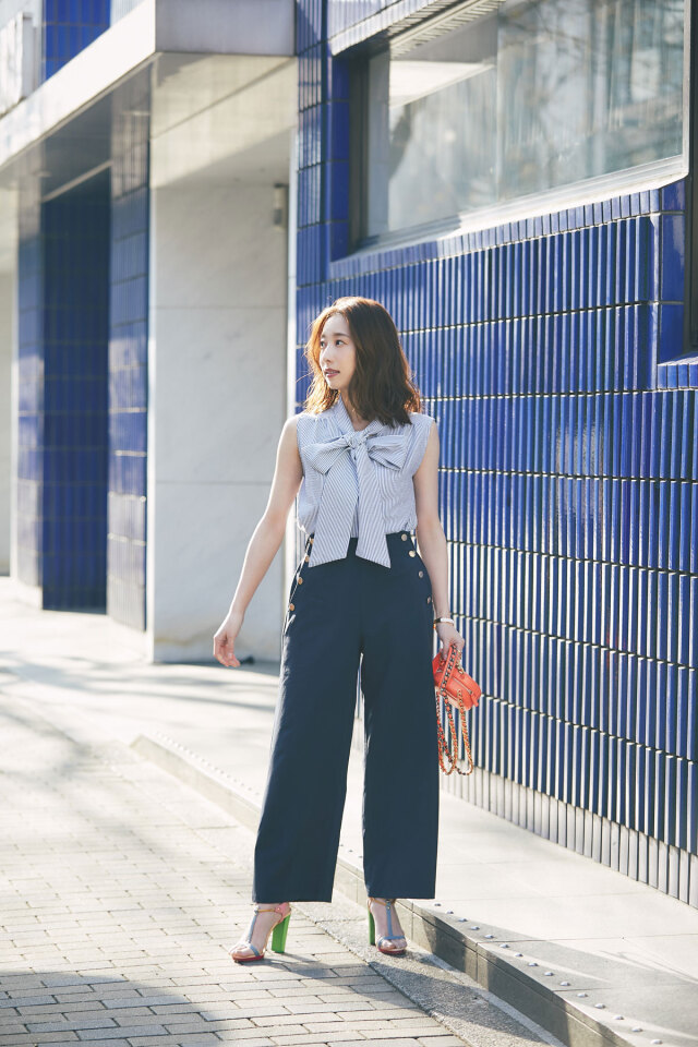 サッカーリボンノースリーブシャツ