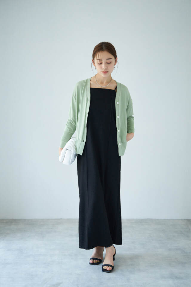 パールボタンVネックカーディガン