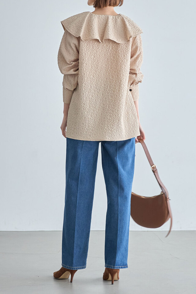 ふくれジャガードラッフルブラウス