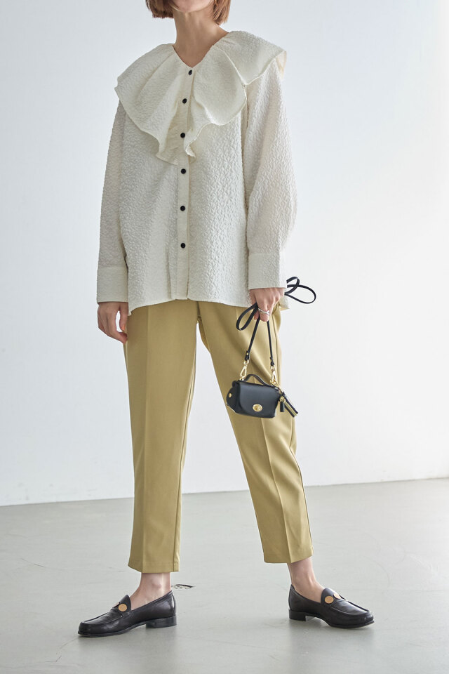 ふくれジャガードラッフルブラウス