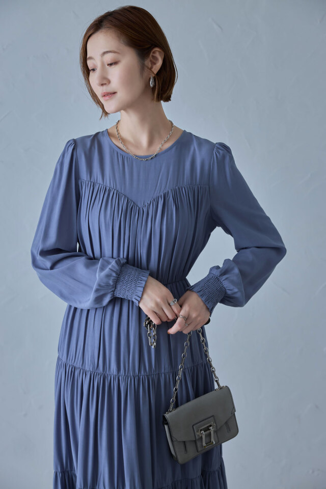 シャーリングティアードワンピース