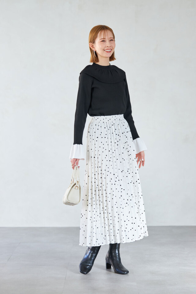 フリルネックベルスリーブニットプルオーバー