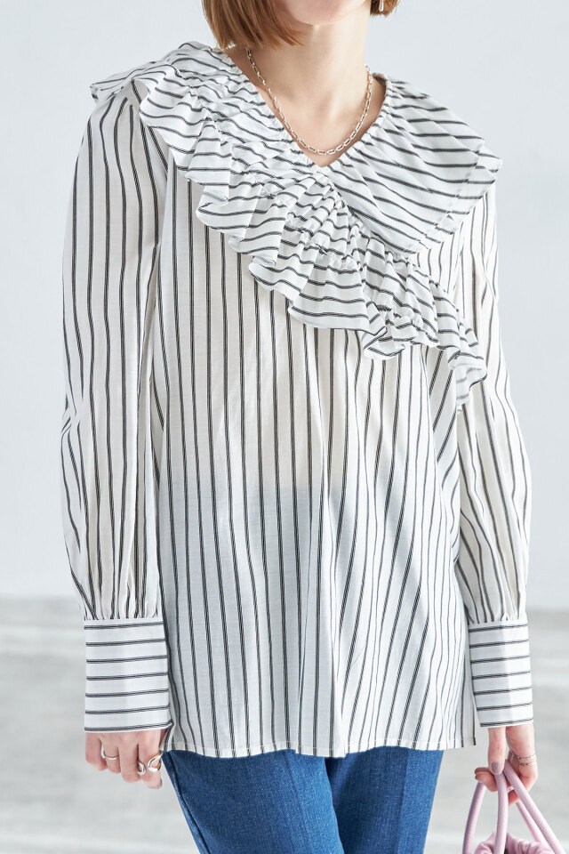 シアーストライプラッフルブラウス