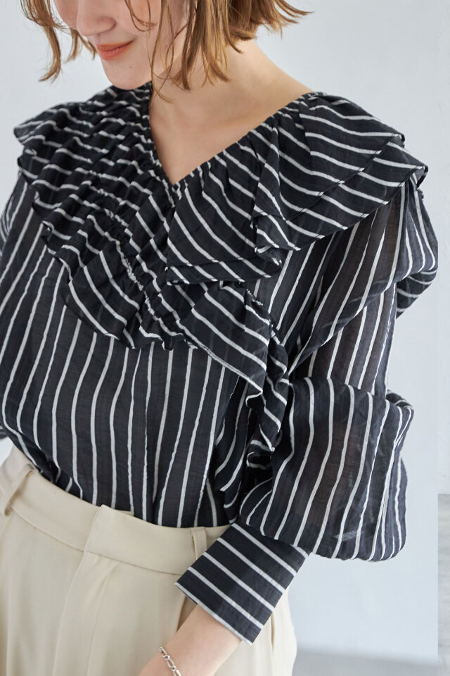はるか品 シアーストライプラッフルブラウス