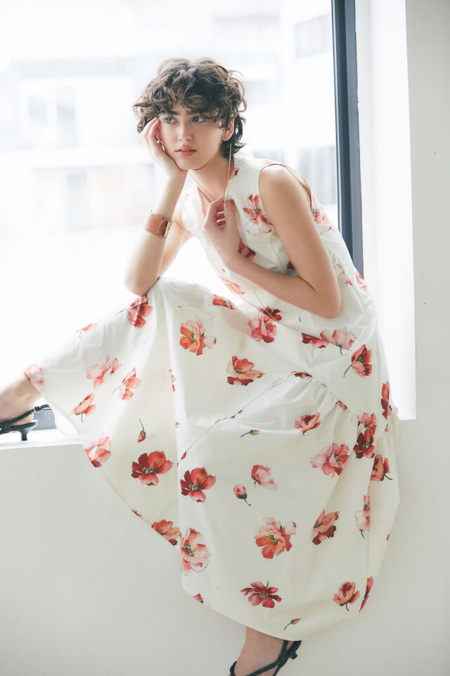 タフタVネックヘムギャザーワンピース