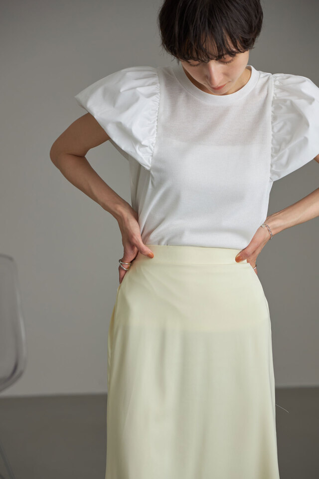 サテンナロースカート