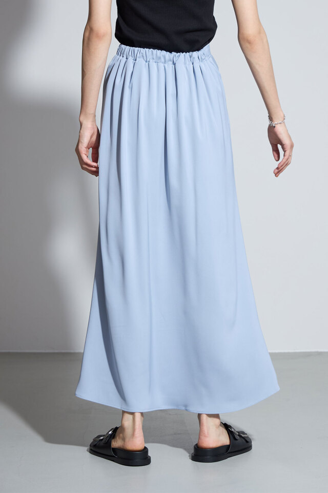 サテンナロースカート