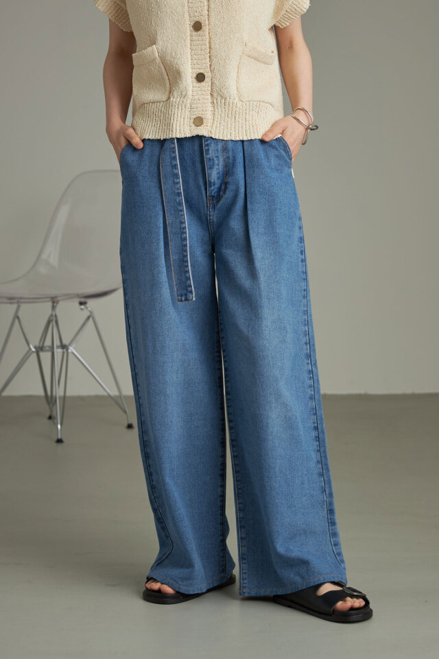 タックバギーデニム kutir（クティール） ジーンズ ASSORTED TUCK BAGGY DENIM PANTS