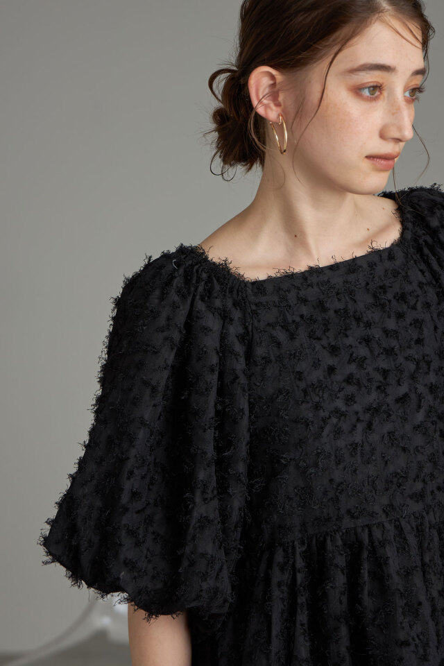 bibiy fiore puff tops ブラウス　ジャガード　ペプラム bibiy. Fiore Puff Tops ペプラム ブラウス 白 Fサイズ - メルカリ