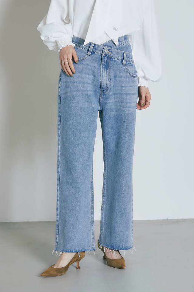 クロス刺繍 ライトブルー ストレートデニム クロス刺繍 ライトブルー ストレートデニム