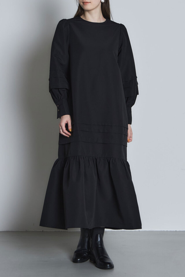 タックヘムフレアワンピース