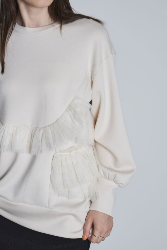 チュールフリルボンディングプルオーバー