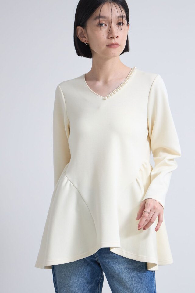 衿ぐりパールペプラムプルオーバー