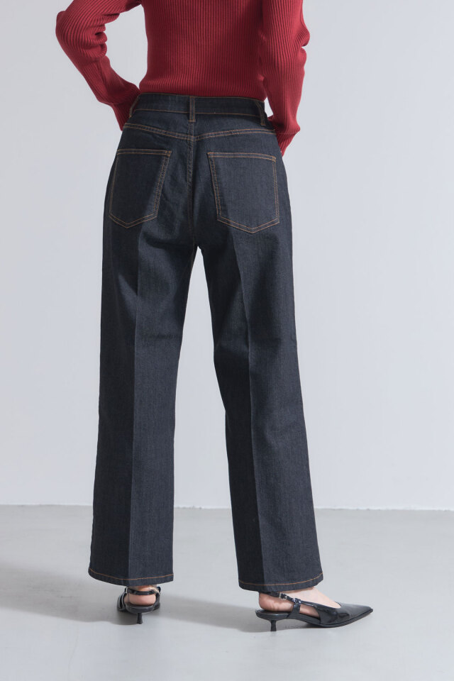 ストレッチストレートデニムパンツ