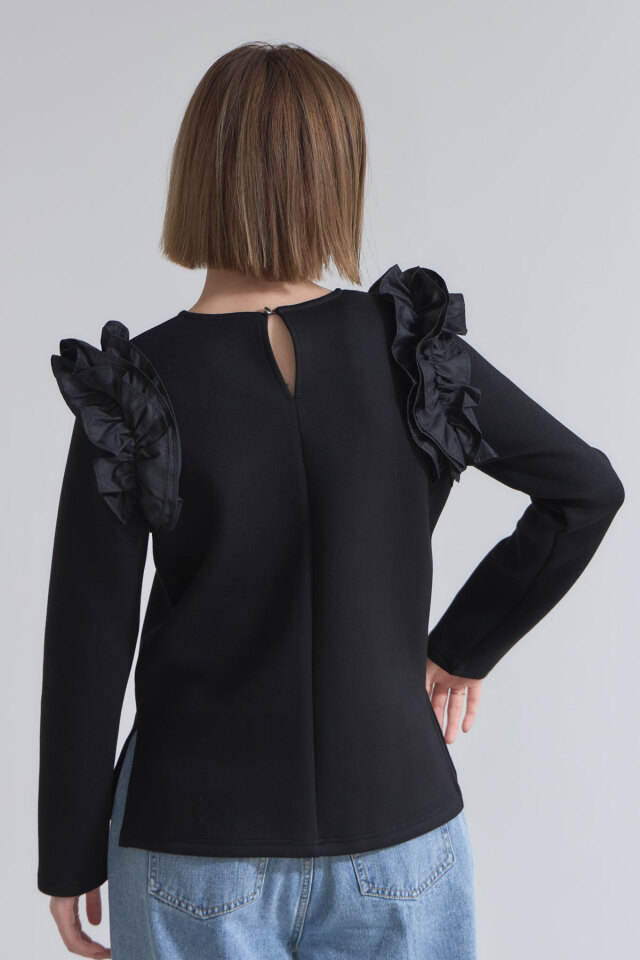 すー ショルダーフリルプルオーバー