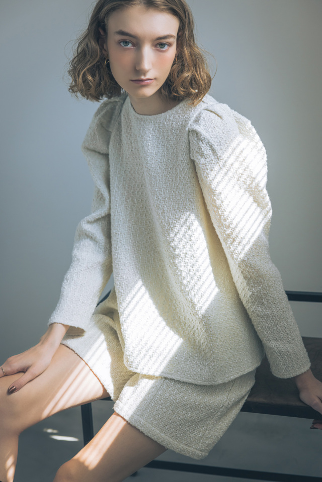 ショルダータックツイードブラウス