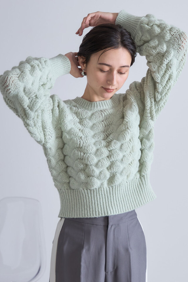 立体編地クロップドニットプルオーバー