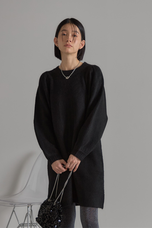 パフスリーブニットワンピース