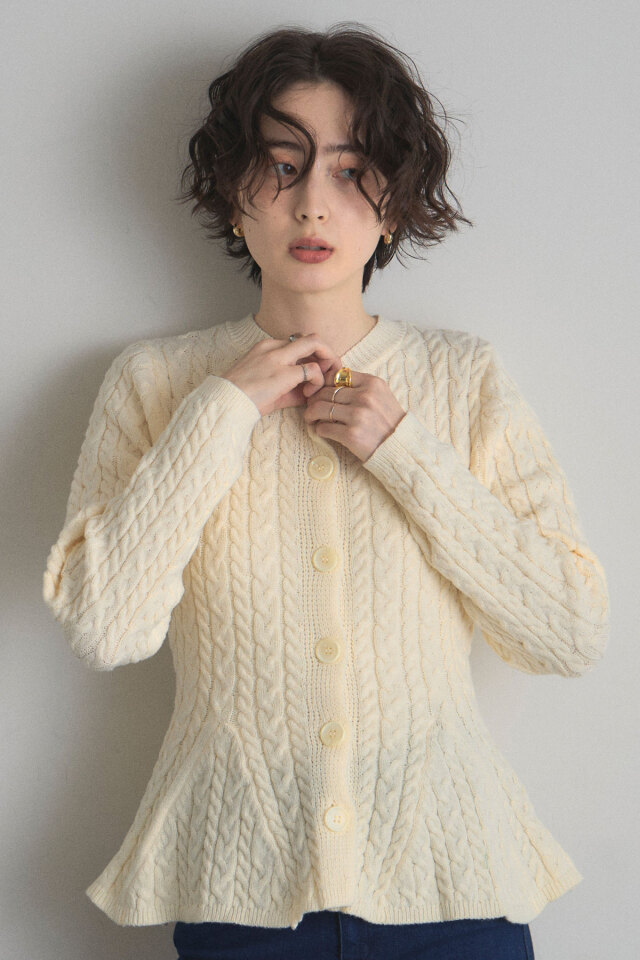 ケーブルニット