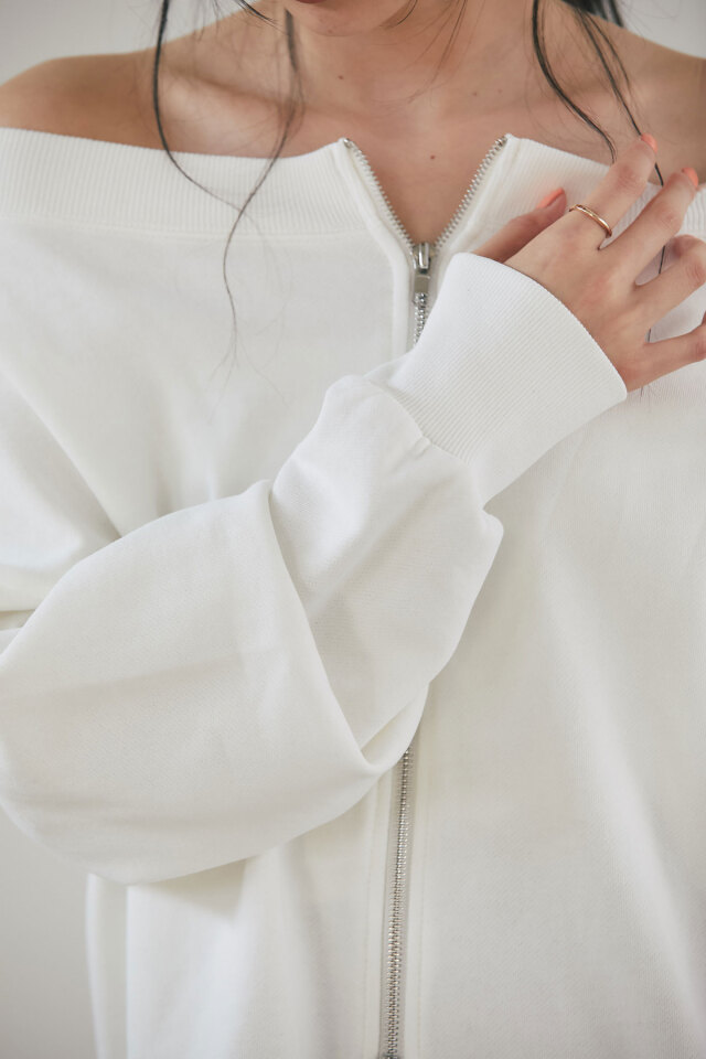 オフショルジッププルオーバー