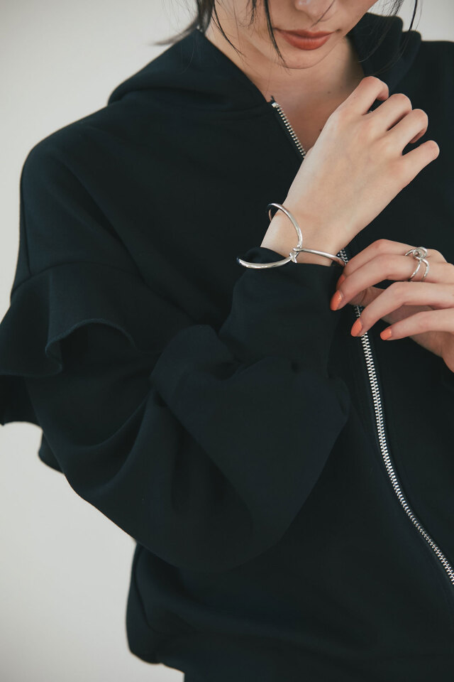 ボンディングフリルパーカー