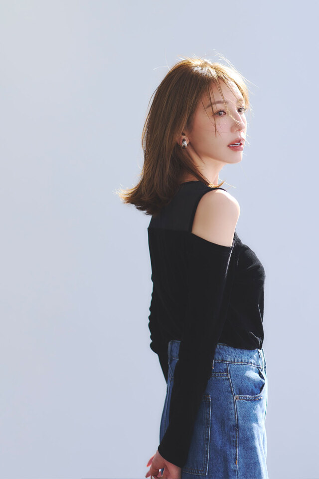 美香さんコラボ】ショルダー開きシアーベロアトップス